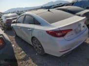 ✅ 2015 Hyundai Sonata Sport • VIN: 5NPE34AB6FH257051 • Lot: 59429005. Wystawiony na Copart z przebiegiem 77 654 mil. Bezpłatny archiwum sprzedaży aukcyjnych z USA i szczegółowy raport historii pojazdu na DreamBid. Zdjęcie 2.