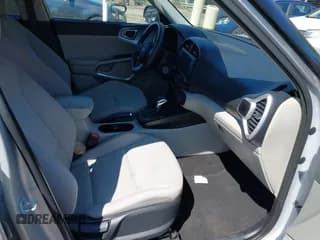 ✅ 2020 Kia Soul LX • VIN: KNDJ23AU6L7034408 • Лот: 43092676. Опубликован ранее на IAAI с пробегом 88 477 миль. Бесплатный доступ к архиву аукционных продаж из США и подробный отчёт об истории автомобиля на DreamBid. Изображение 5.