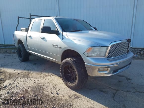 ✅ 2009 Dodge 1500 Laramie • VIN: 1D3HB13TX9S765945 • Lot: 42655560. Wystawiony na IAAI z przebiegiem 311 304 mil. Bezpłatny archiwum sprzedaży aukcyjnych z USA i szczegółowy raport historii pojazdu na DreamBid. Zdjęcie 1.