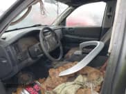 ✅ 2004 Dodge Dakota SLT • VIN: 1D7HG48N34S762177 • Lot: 41123137. Wystawiony na IAAI z przebiegiem Nie podano. Bezpłatny archiwum sprzedaży aukcyjnych z USA i szczegółowy raport historii pojazdu na DreamBid. Zdjęcie 5.