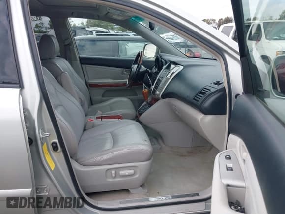 ✅ 2004 Lexus RX 330 • VIN: JTJGA31U540025817 • Lot: 42750174. Wystawiony na IAAI z przebiegiem 132 993 mil. Bezpłatny archiwum sprzedaży aukcyjnych z USA i szczegółowy raport historii pojazdu na DreamBid. Zdjęcie 5.