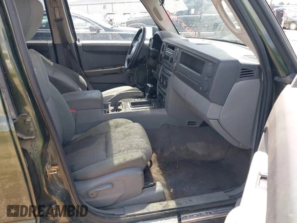 ✅ 2007 Jeep Commander Sport • VIN: 1J8HH48KX7C622714 • Lot: 42257498. Wystawiony na IAAI z przebiegiem 165 438 mil. Bezpłatny archiwum sprzedaży aukcyjnych z USA i szczegółowy raport historii pojazdu na DreamBid. Zdjęcie 5.