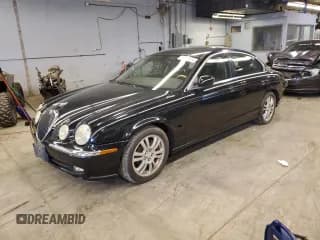 ✅ 2003 Jaguar S-Type • VIN: SAJEA01U93HM84195 • Lot: 54300574. Wystawiony na Copart z przebiegiem 98 820 mil. Bezpłatny archiwum sprzedaży aukcyjnych z USA i szczegółowy raport historii pojazdu na DreamBid. Zdjęcie 1.