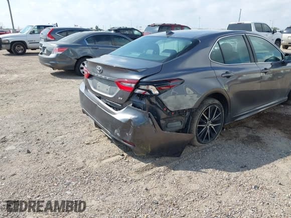 ✅ 2022 Toyota Camry SE • VIN: 4T1G11AK1NU005303 • Lot: 43538466. Wystawiony na IAAI z przebiegiem Nie podano. Bezpłatny archiwum sprzedaży aukcyjnych z USA i szczegółowy raport historii pojazdu na DreamBid. Zdjęcie 6.