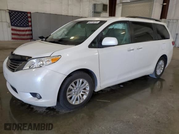 ✅ 2015 Toyota Sienna XLE • VIN: 5TDYK3DCXFS597778 • Lot: 82375575. Listed on Copart with 159,686 mi. Free auction sales archive from the USA and detailed vehicle history report at DreamBid. Image 1.