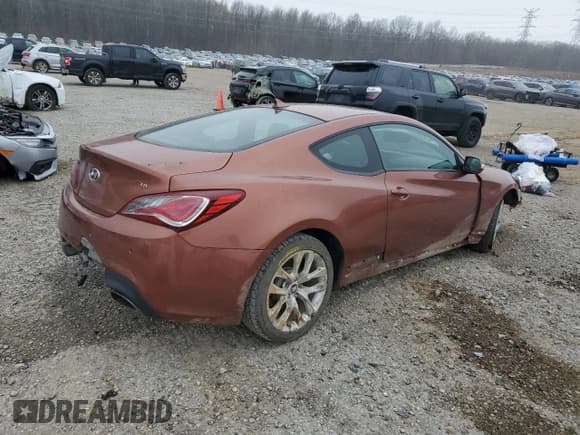✅ 2013 Hyundai Genesis Coupe R-Spec • VIN: KMHHU6KJXDU092101 • Lot: 43859635. Wystawiony na Copart z przebiegiem 148 904 mil. Bezpłatny archiwum sprzedaży aukcyjnych z USA i szczegółowy raport historii pojazdu na DreamBid. Zdjęcie 3.