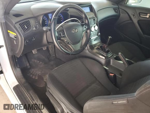 ✅ 2013 Hyundai Genesis Coupe R-Spec • VIN: KMHHT6KD7DU104430 • Lot: 48002295. Wystawiony na Copart z przebiegiem 57 063 mil. Bezpłatny archiwum sprzedaży aukcyjnych z USA i szczegółowy raport historii pojazdu na DreamBid. Zdjęcie 8.