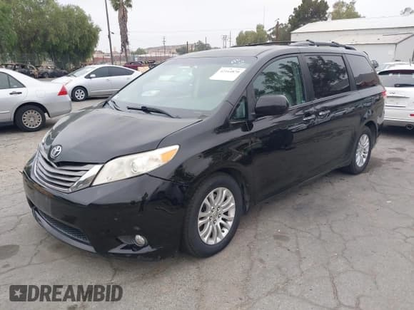 ✅ 2013 Toyota Sienna XLE AAS • VIN: 5TDYK3DC5DS386789 • Lot: 42164870. Listed on IAAI with 171,786 mi. Free auction sales archive from the USA and detailed vehicle history report at DreamBid. Image 17.