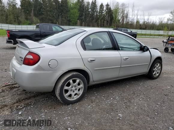 2005 Dodge Neon SXT z VIN 1B3ES56C25D256947, wystawiony jako Copart lot #55819975 z przebiegiem 110 865 mil mil oraz Szkoda całkowita • Salvage title. Historia ofert i sprzedaży dostępna na DreamBid. Obrazek 3.
